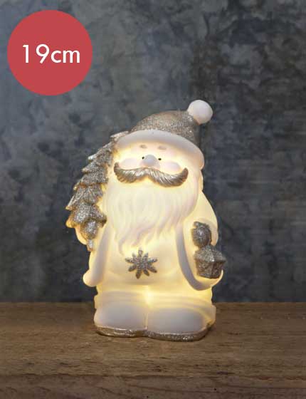 Kerstman Buddy verlicht -19cm -lichtkleur: Warm Wit -Werkt op batterijen -Met timer functie -Kerstdecoratie