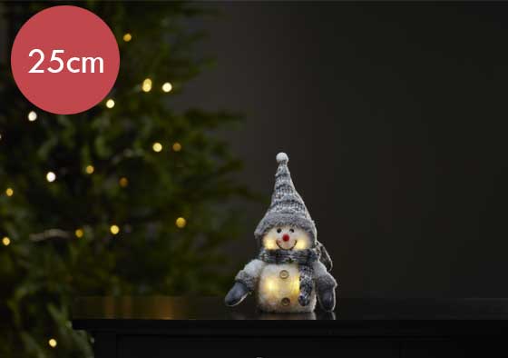 Sneeuwpop met grijze sjaal -25cm  -lichtkleur: Warm Wit -Werkt op batterijen -Met timer functie -Kerstdecoratie
