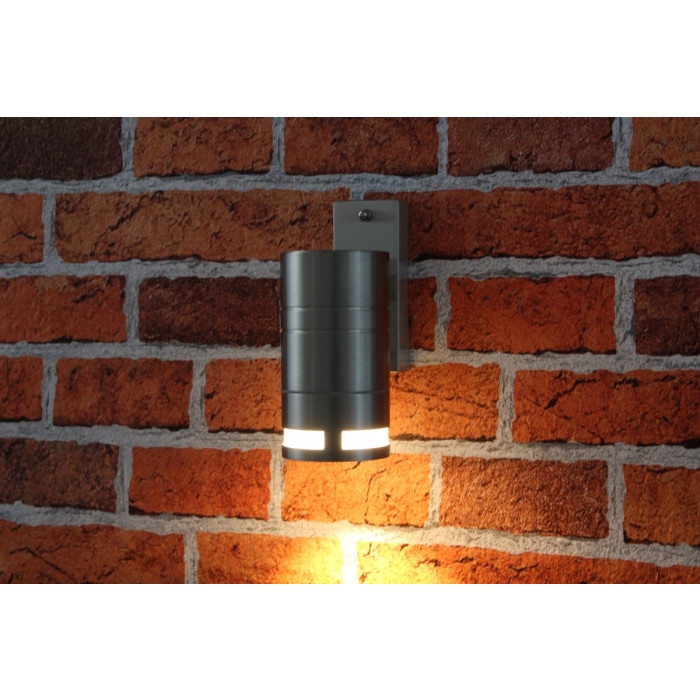 3._rvs_wandlamp_eloy_-_sku7505_-_lamp_aan_muur_schuin_perspectief.jpg