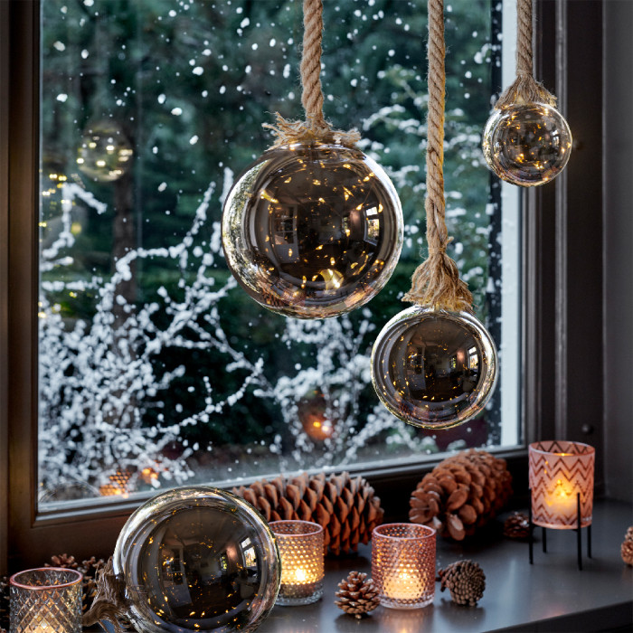 Kerstbal met jute touw en 30 LED lampjes - 14cm - Rook grijs 