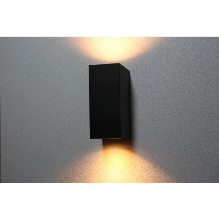5._wandlamp_galin_-_sku7511_-_lamp_aan_witte_muur_schuin_perspectief.jpg
