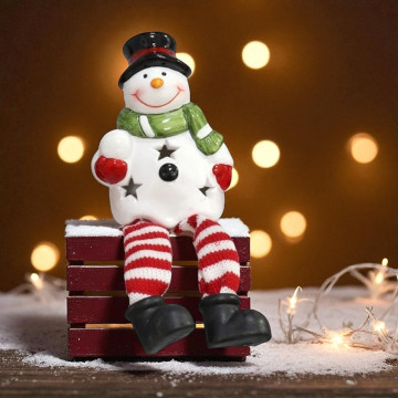 Zittende sneeuwpop met verlichting 