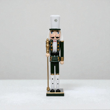 XL Notenkraker in donkergroen uniform – 76 cm