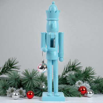 Blauwe Notenkraker met kerstbal - 38 cm hoog