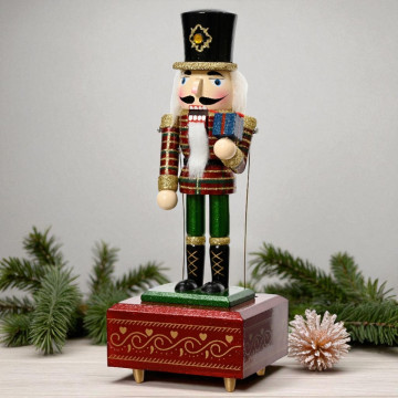 Traditionele Notenkraker met Muziekdoos. hoge hoed en cadeau - 30 cm hoog