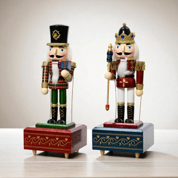 Set van twee traditionele notenkrakers blauw en rood met muziekdoos - 30 cm hoog