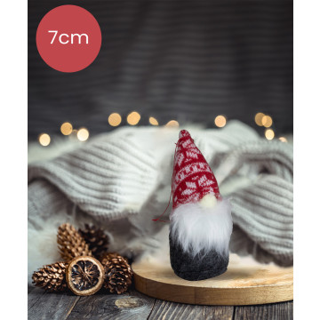 Mini handgemaakt Gnoom - donkerrode muts met sneeuwvlok - 7(11)cm