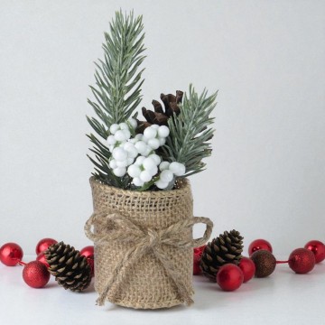 Micro kerststukje met witte besjes ø5x15 cm