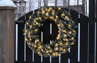 Kerstkransen en guirlandes