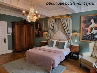 hotelkamer met kroonluchter